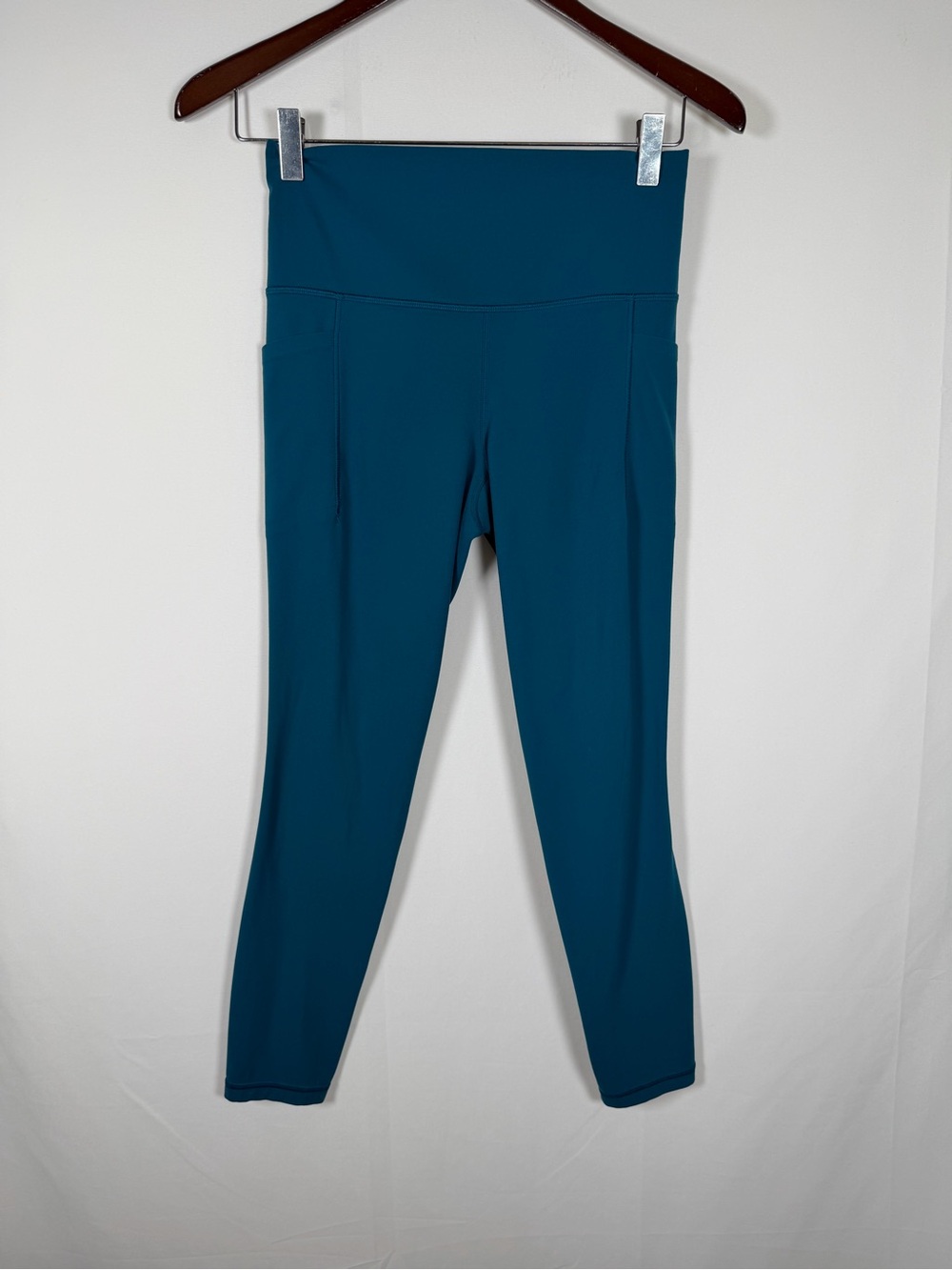 Athleta Teal Salutation Stash 7/8 Leggings
